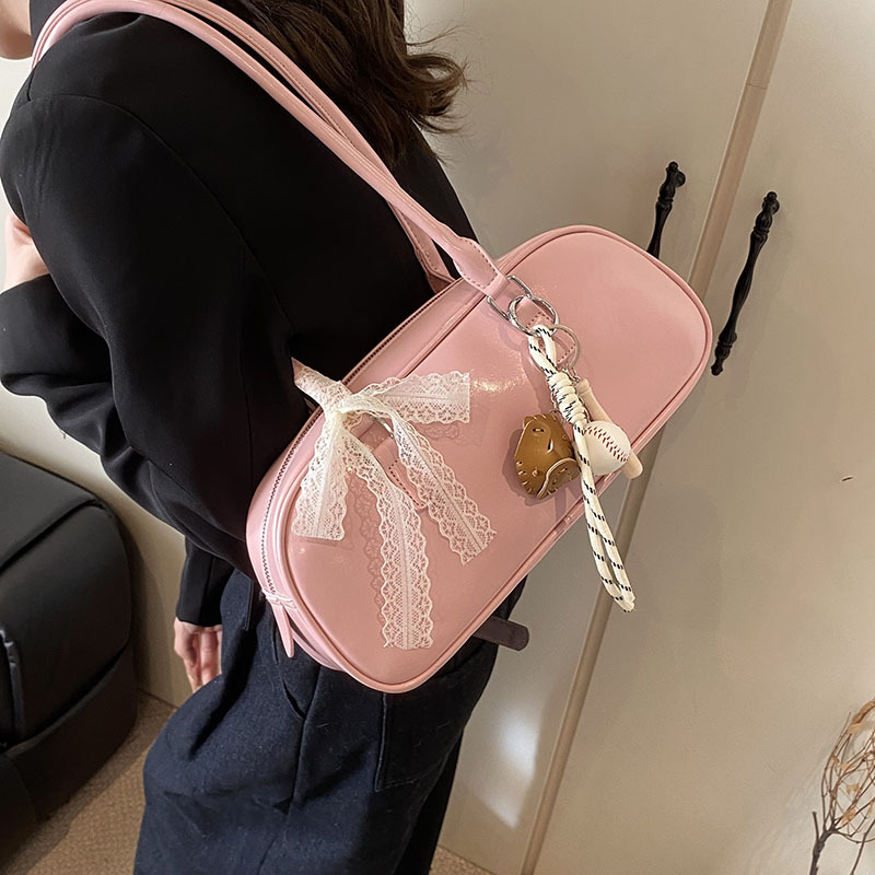 Underarm bag for women 2025 New style fashionable solid color handbag, Korean-style single-shoulder bag for women's commuting quality baguette bag Application Scenario