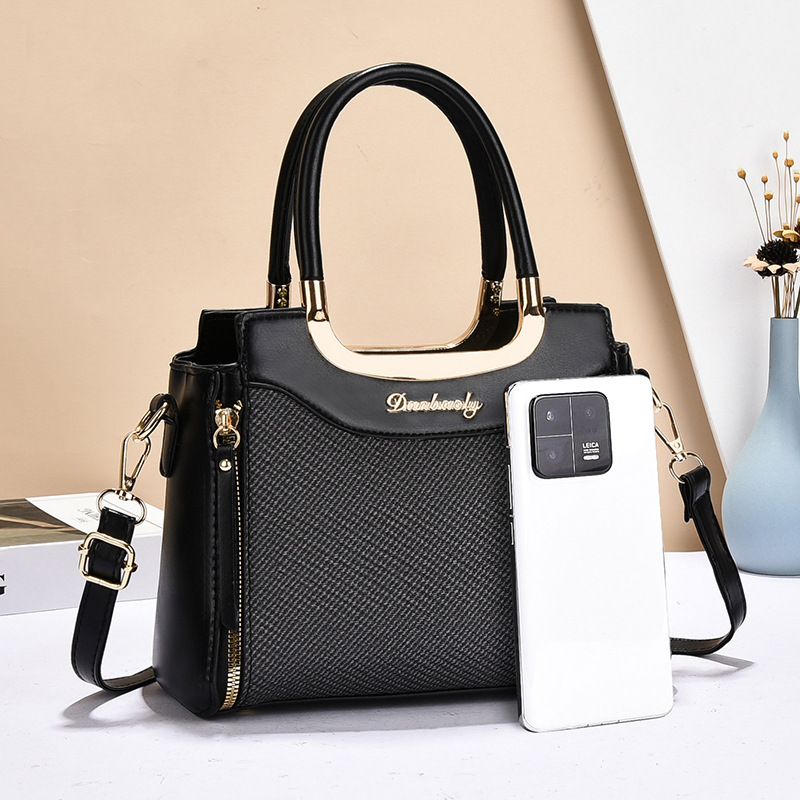 The manufacturer's versatile mom bag, a summer fashion handbag, is a new model for export in 2025. It is a stylish single-shoulder bag for women and a crossbody bag for women details Picture