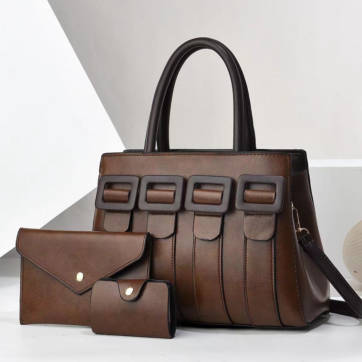A new large-capacity single-shoulder bag with a strong sense of design, suitable for cross-border use. It's a trendy and elegant three-piece set of patchwork mother and child bags Specification drawing