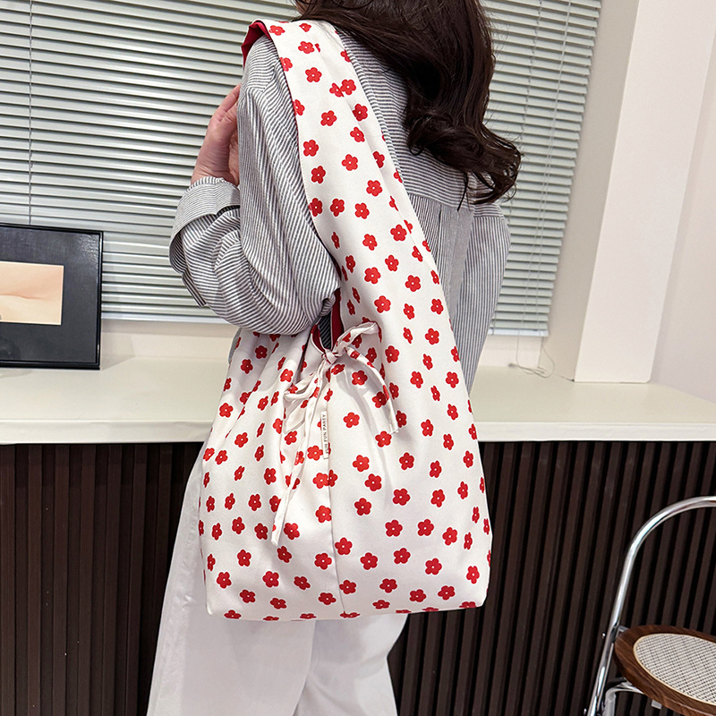 A large-capacity women's 2025 new style stylish nylon fabric Korean polka dot portable single-shoulder underarm tote bag full figure