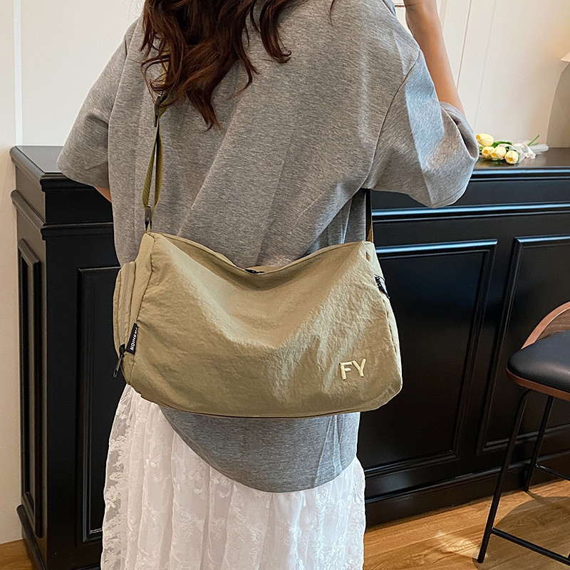 New Korean-style tote bag, versatile large-capacity single-shoulder bag, fashionable and trendy crossbody bag, casual hand-held pillow women's bag Specification drawing