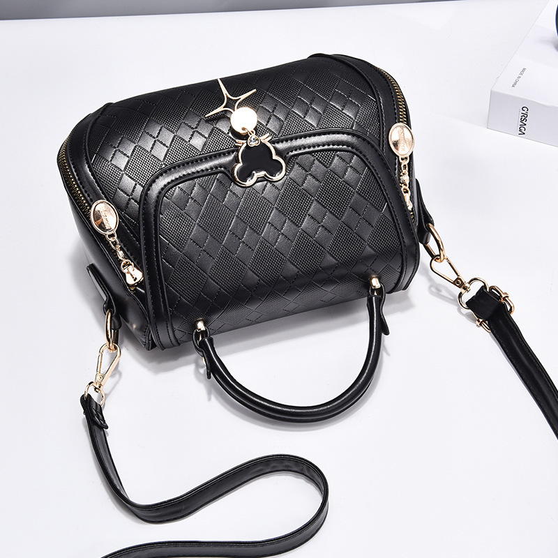 Cross-border delivery of 2023 new style bags: Women's trendy single-shoulder bags, soft leather small bags, versatile quality crossbody bags, lightweight women's bags Application Scenario
