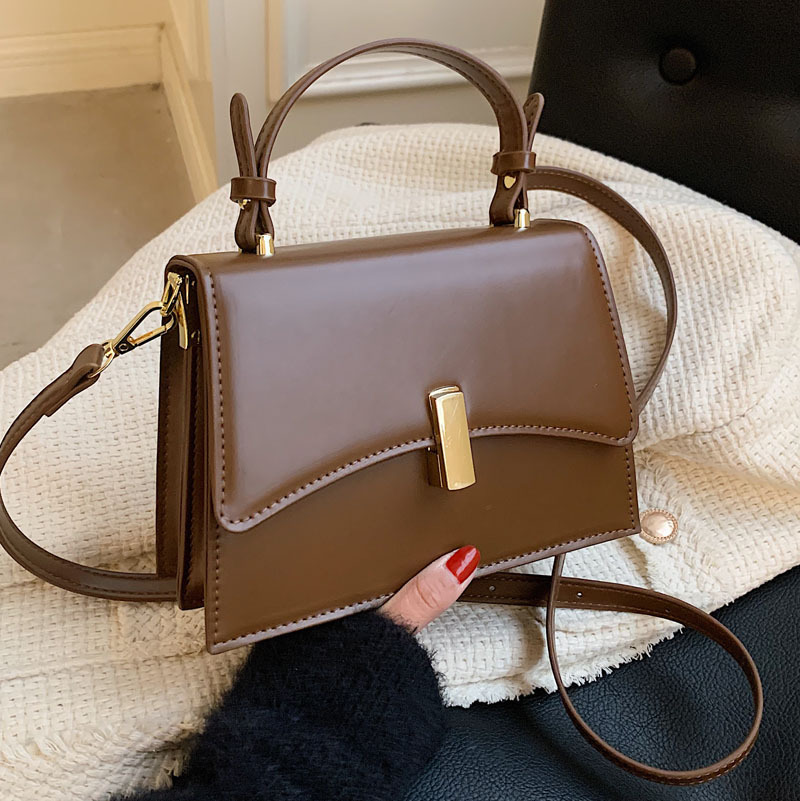 French niche, fashionable and stylish hand-held small square bag, a popular 2025 new spring women's single-shoulder crossbody underarm bag full figure