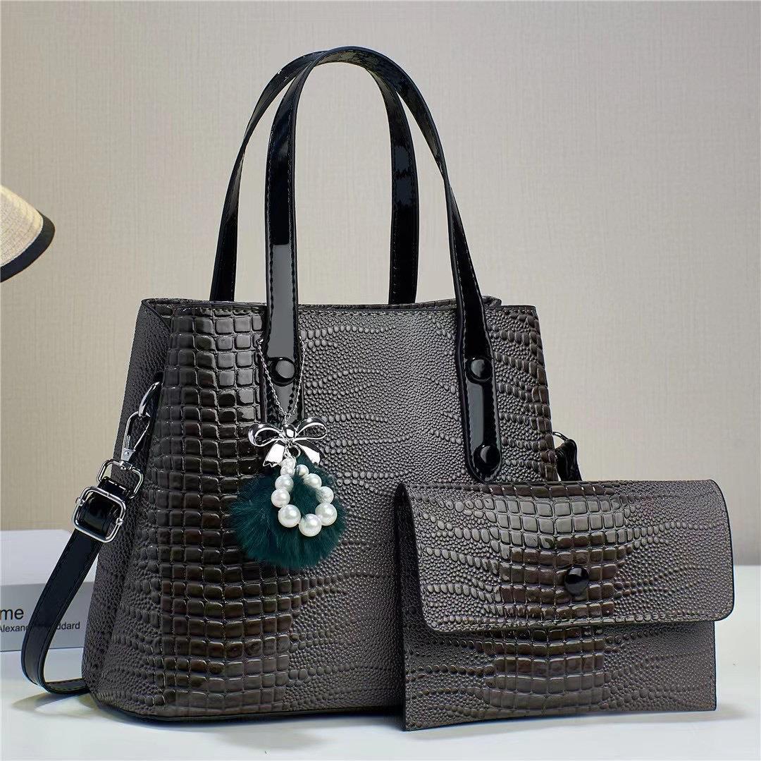 The 2023 new style of the "Mother and Child Bag" shiny leather two-piece set features a high-quality, large-capacity, single-shoulder, crossbody design for women full figure