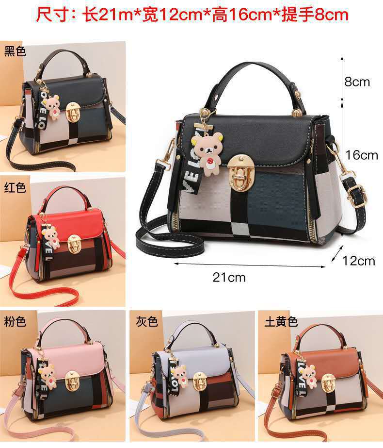 The 2022 new trendy and stylish checkered small bag, a fashionable women's bag, a versatile crossbody bag for cross-border use details Picture