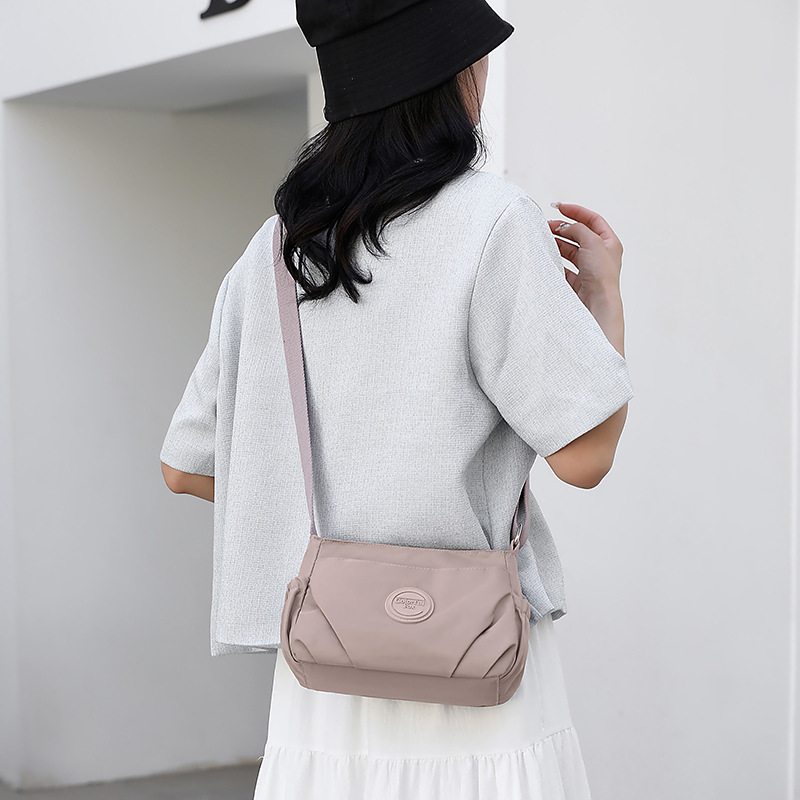 Colorful Fox's new single-shoulder bag, a Korean-style fashionable and casual crossbody bag with pleated water-resistant nylon Specification drawing