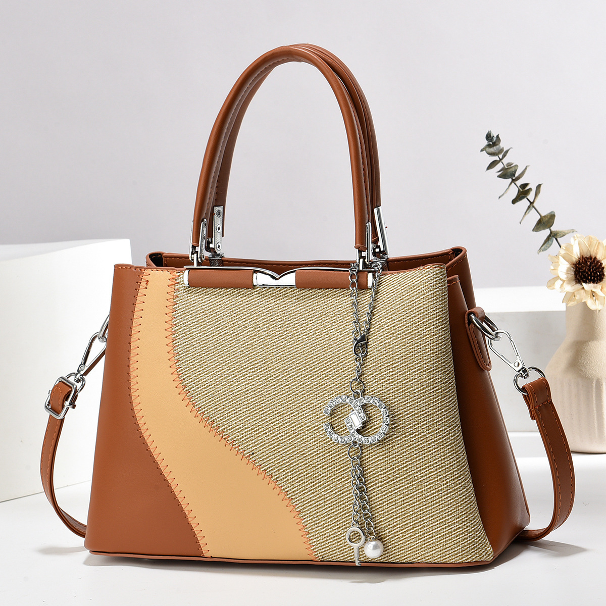 Cross-border versatile single-shoulder bag, high appearance level crossbody bag, trendy new style patchwork color-blocking handbag, large capacity multi-layer fashion Application Scenario
