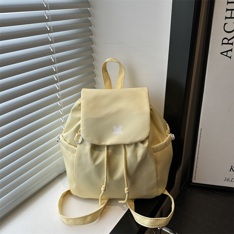 The new 2025 Korean-style casual large-capacity handbag for women is a trend of lightweight checkered hand-carried backpacks for college students full figure