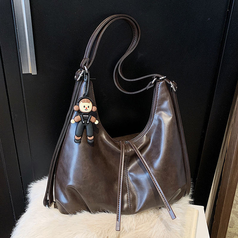 College-style backpack for women, 2025 new trendy Korean-style tote bag, casual and versatile, large-capacity single-shoulder backpack Application Scenario