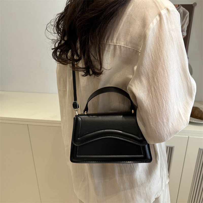 A high-quality, fashionable, ins minimalist style for commuting and casual wear, solid color, unique 2025 new handbag, a niche crossbody bag for women Specification drawing