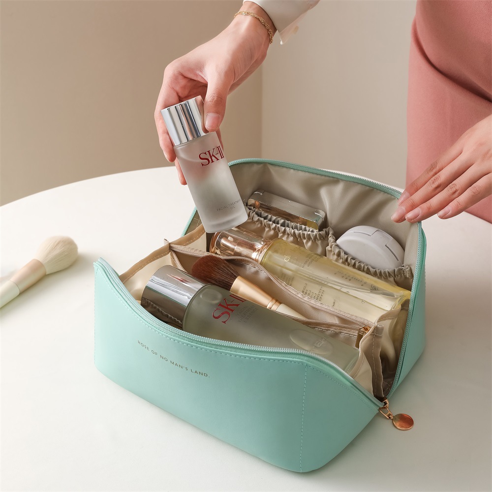 New cloud pillow makeup bag, organ bag for women, large-capacity travel storage bag, portable hand-held pu waterproof wholesale details Picture