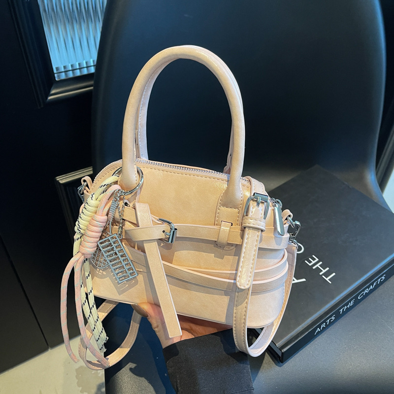 Fashionable and stylish small handbag for women 2024 new style, simple and stylish single-shoulder bag, personalized commuting crossbody bag details Picture