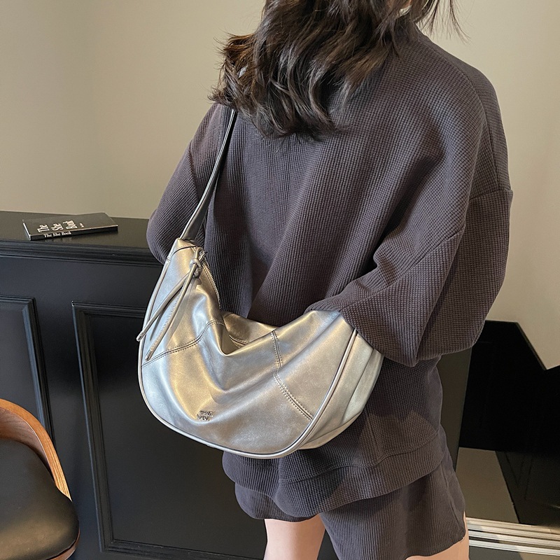 Casual soft dumpling bag for ladies, simple and stylish single-shoulder armpit bag, 2025 new style, large crossbody bag for class and commuting details Picture