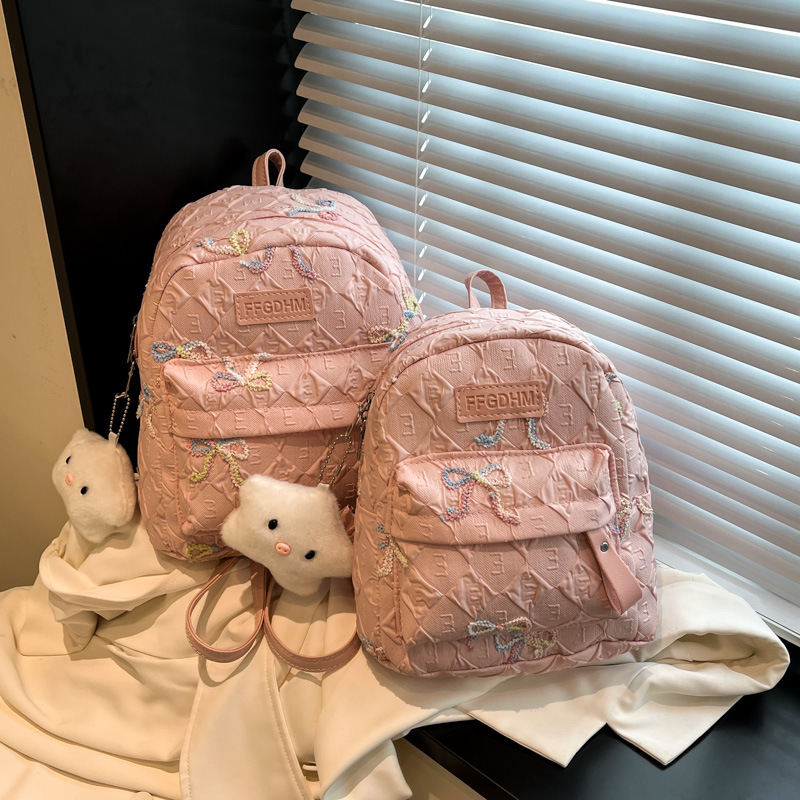 A girl's Instagram niche, laid-back style girl's small backpack, a large-capacity Korean-style commuting crossbody bag, is a cross-border trend full figure