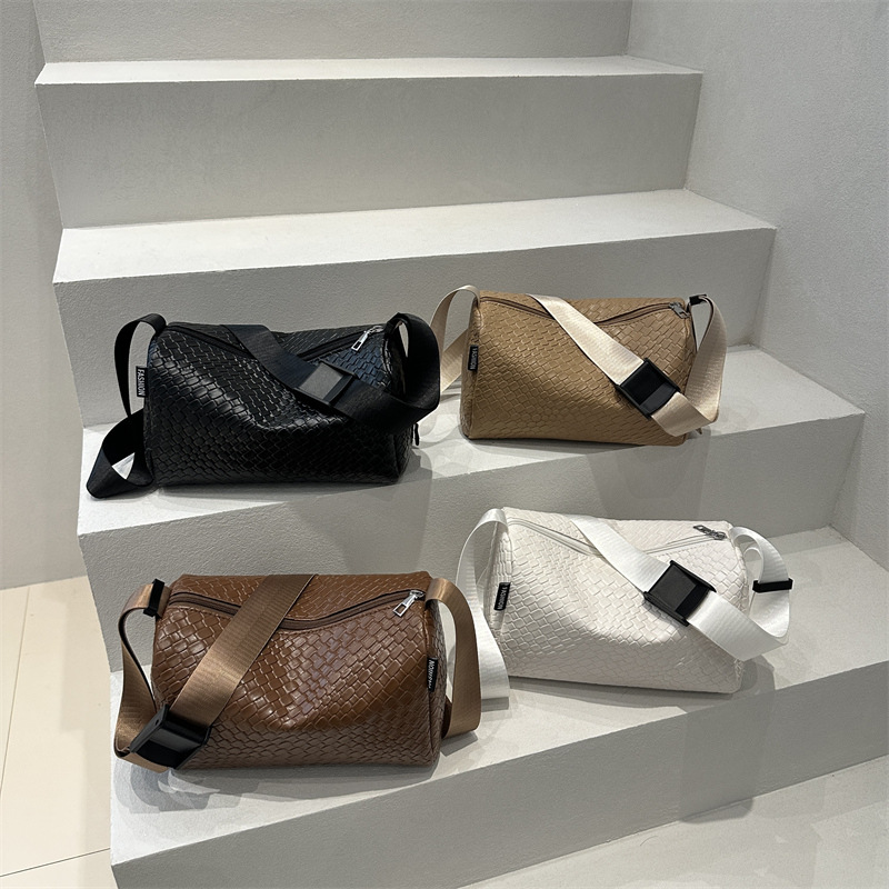 French underarm bag for women's Spring/Summer 2025 new style, high-quality single-shoulder bag, fashionable and simple, large-capacity cylindrical crossbody bag Application Scenario