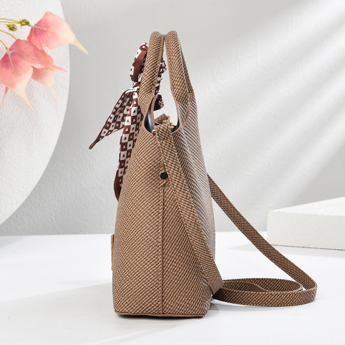 The new 2025 high-end, niche and versatile mom's hand, shoulder, crossbody bag, bucket, women's bag and handbag are available for delivery Specification drawing