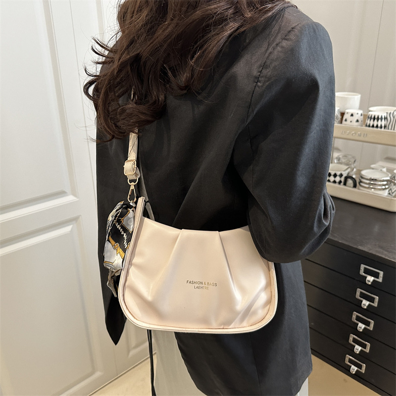 A niche design, fashionable and trendy small square bag, a new spring 2025 stylish, casual and high-quality women's single-shoulder crossbody bag Specification drawing
