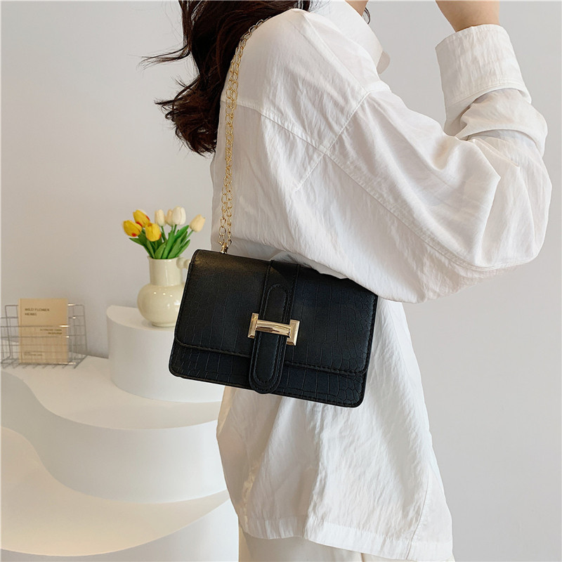 New women's 2025 trendy Korean-style versatile single-shoulder bag, crossbody Instagram fashion chain small square bag details Picture