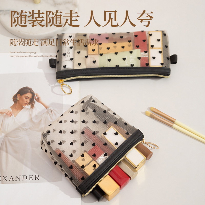 Runhui plush heart-shaped hand-held makeup bag, cosmetics storage bag, mesh bag, travel Essential makeup bag, large capacity Application Scenario