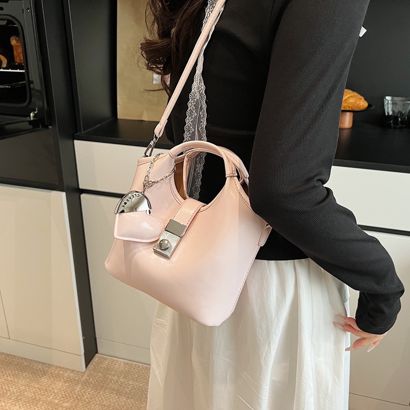 Korean style elegant handbag for women 2025 new niche casual single-shoulder bucket bag, fashionable crossbody mother and child bag details Picture