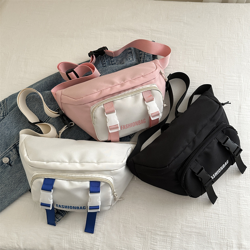 Color-blocking and color-matching motorcycle saddle bag, new Hong Kong-style mobile phone coin purse, daily commuting lock, large capacity crossbody bag Application Scenario