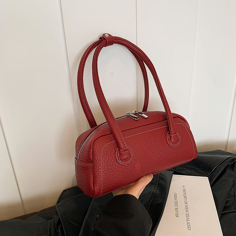 A new 2024 minimalist and casual hand-held underarm bag for women, a trendy and high-end, niche commuter single-shoulder bag Specification drawing
