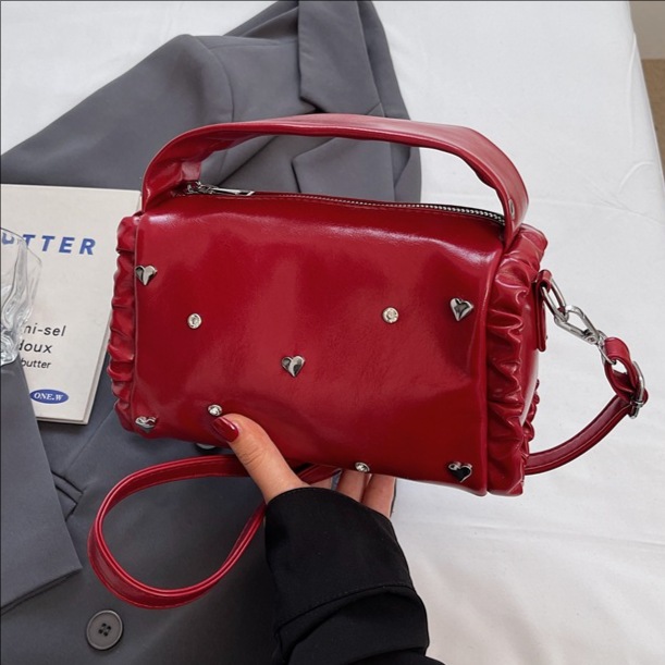 Casual pillow bag, large capacity handbag for commuting, 2025 summer new style, fashionable single-shoulder bag, trendy crossbody bag for women full figure