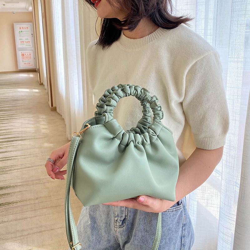 Simple single-shoulder small bag, stylish women's bag 2023 new trendy and fashionable crossbody bag, women's hand-held cloud bag details Picture