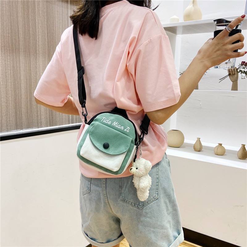 A trendy canvas bag for women in 2020, featuring a unique crossbody style for female students. It's a Korean-style, fresh and clean single-shoulder bag Specification drawing