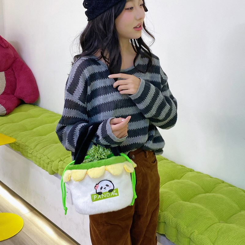 New Chinese-style embroidered cute little panda hand-held vegetable basket bag, a versatile and girlish small backpack with a slanted crossbody storage function details Picture
