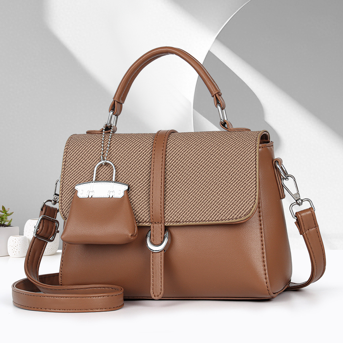 French soft leather bag for women 2025 new style, high-end texture, versatile small square bag, stylish genuine leather single-shoulder crossbody bag details Picture