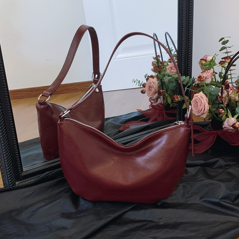 Retro soft leather bag for women 2024 new style, simple, casual and versatile single-shoulder crossbody bag, small and large capacity dumpling bag details Picture