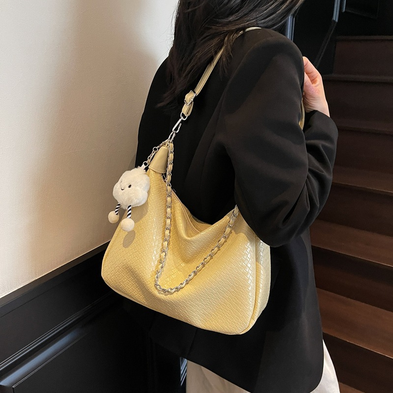 High-end and trendy chain, large-capacity dumpling bag for women, 2025 new Korean version, simple single-shoulder crossbody bag for women's commuting details Picture