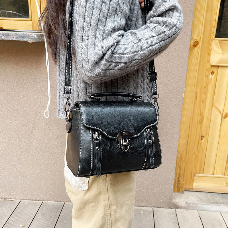 "Little Bag Women 2025 New Style trendy retro handbag, versatile texture, soft leather ladies' small square bag. details Picture