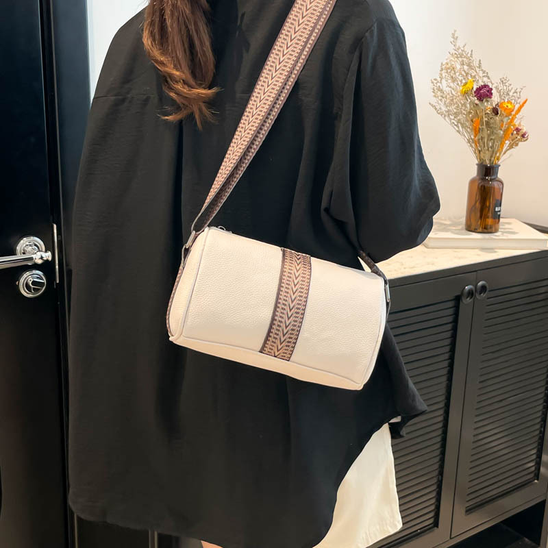 Cross-border retro underarm bag, women's quality single-shoulder pillow bag, light, stylish and simple crossbody women's bag details Picture