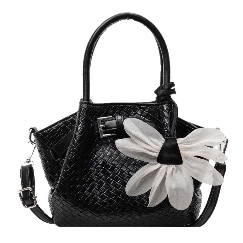 This is a new, stylish and versatile single-shoulder crossbody bag for women in 2025, exuding a sense of elegance and sophistication Item Picture