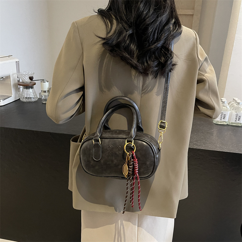 Fashionable women's handbag 2025 new bestseller Retro women's bag, elegant and simple, versatile women's crossbody bag details Picture