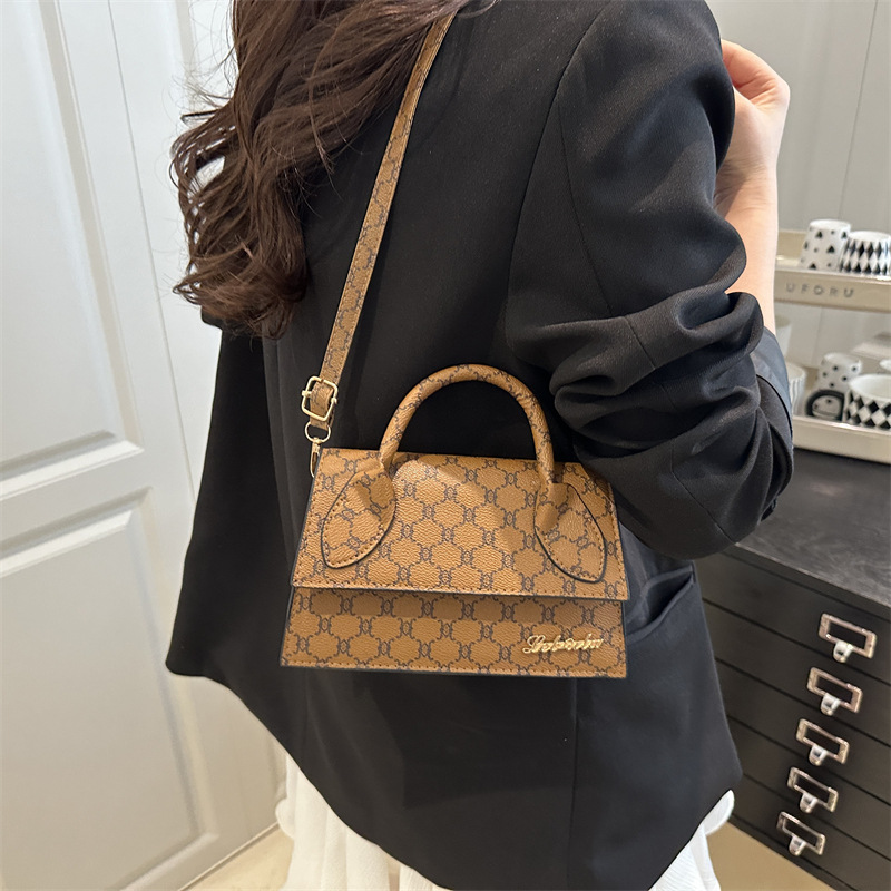 The new 2025 retro, simple and fashionable, casual and casual commuting hand-held, crossbody and small square women's bag has been launched Specification drawing