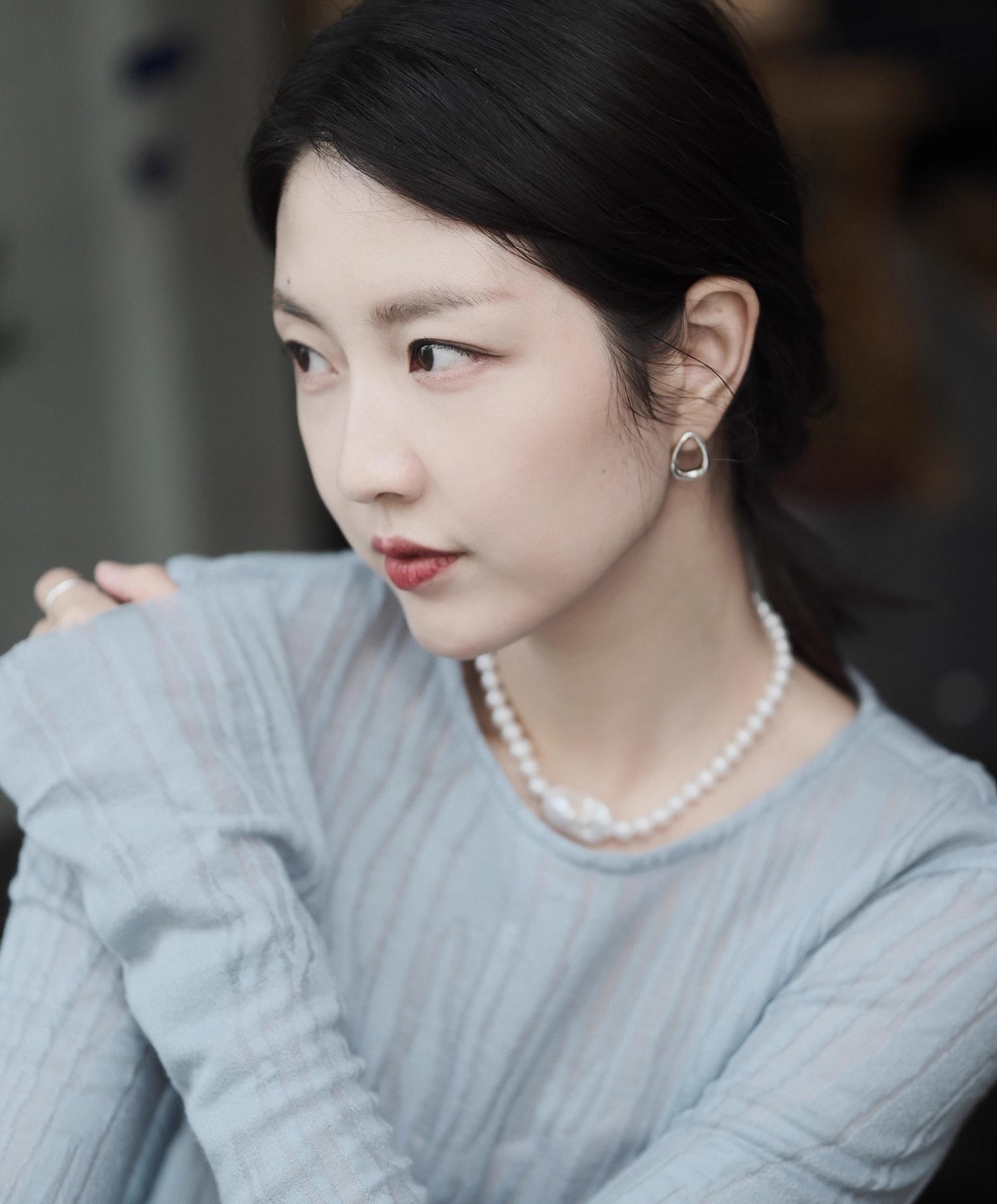 Xuhui brand exquisite and light luxury copper plated with real gold and zirconia 925 silver needle geometric smooth surface stud earrings, fashionable and elegant Specification drawing