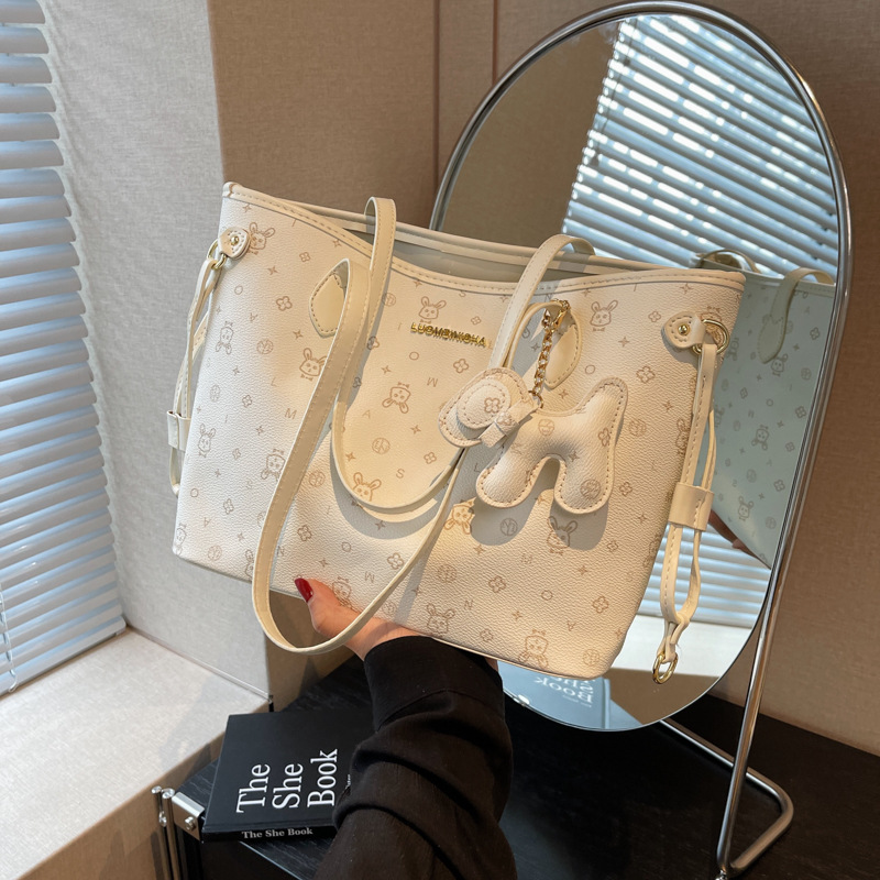 Work commuting Tote bag for women, 2025 New Korean style, fashionable and trendy, large-capacity single-shoulder bag, high-end underarm bag full figure