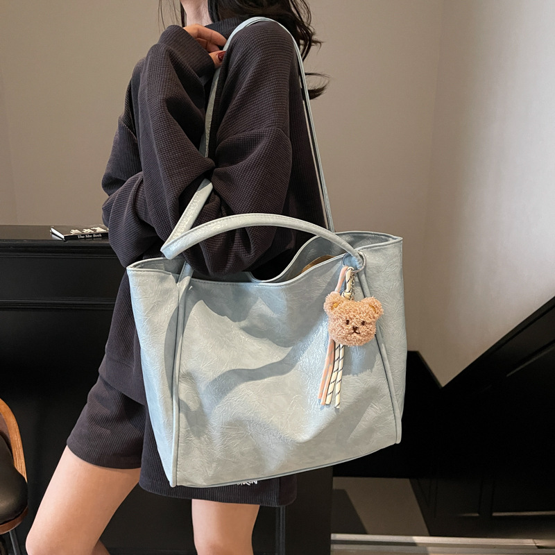 Fashionable and shiny, large-capacity tote bag for women 2025 new style, simple solid color, trendy and stylish single-shoulder underarm bag details Picture