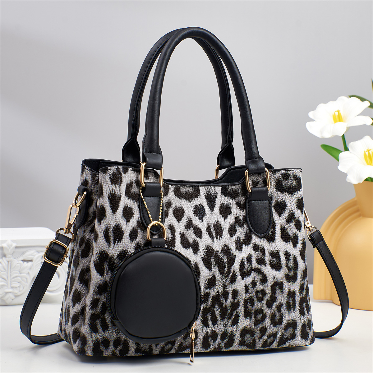 The manufacturer's best-selling versatile hand-held 2025 women's fashion new single-shoulder crossbody bag, a large export bestseller Specification drawing