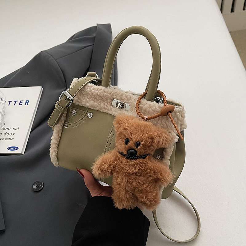 Lambskin plush retro handbag for women, 2024 new style, casual and versatile, large-capacity commuter single-shoulder crossbody bag Specification drawing