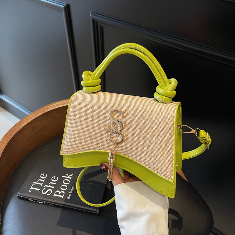 2025 Summer New casual, trendy, retro chain single-shoulder crossbody small square bag, simple letter fashionable women's bag full figure