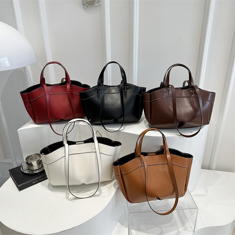 Cross-border retro fashion Tote bag for women, Spring 2025 new large-capacity commuting hand-held vegetable basket single-shoulder bag Application Scenario