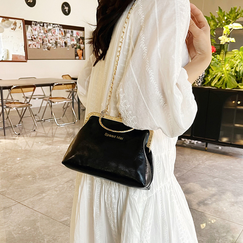 2025 Summer New lapel handbag, fashionable shoulder bag, elegant lady dinner bag, chain bag Specification drawing