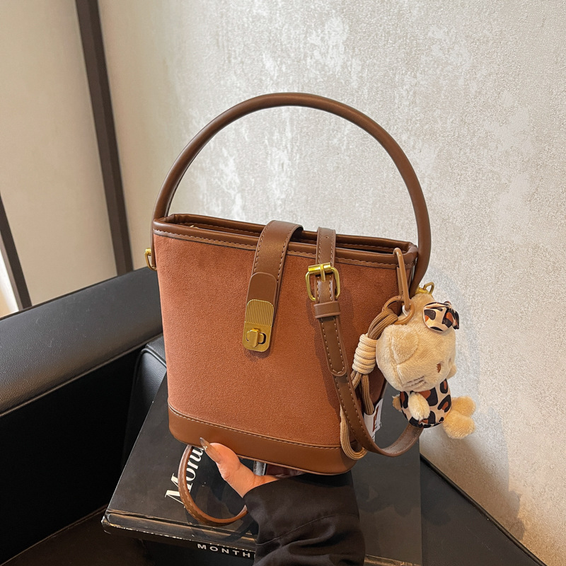 Leopard print niche crossbody bag, casual hand-held bucket bag, popular bags this year, new fashion single-shoulder bag for women in 2024 details Picture