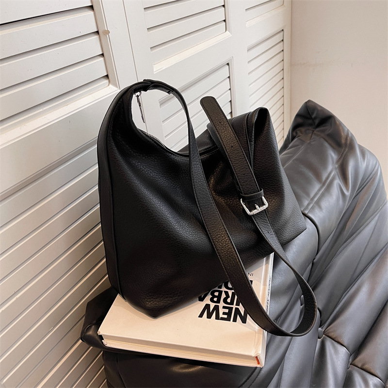 Large-capacity women's 2024 new trendy single-shoulder bag, solid-color fashionable women's bag, high-end commuting crossbody bag for work details Picture