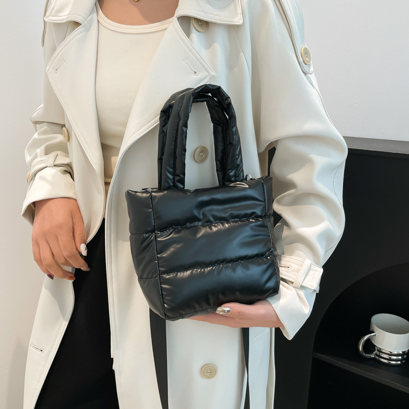 A cute and versatile winter cotton-padded jacket bag, a fashionable and individual hand-held cream puff bag, and a single-shoulder crossbody bucket bag Specification drawing