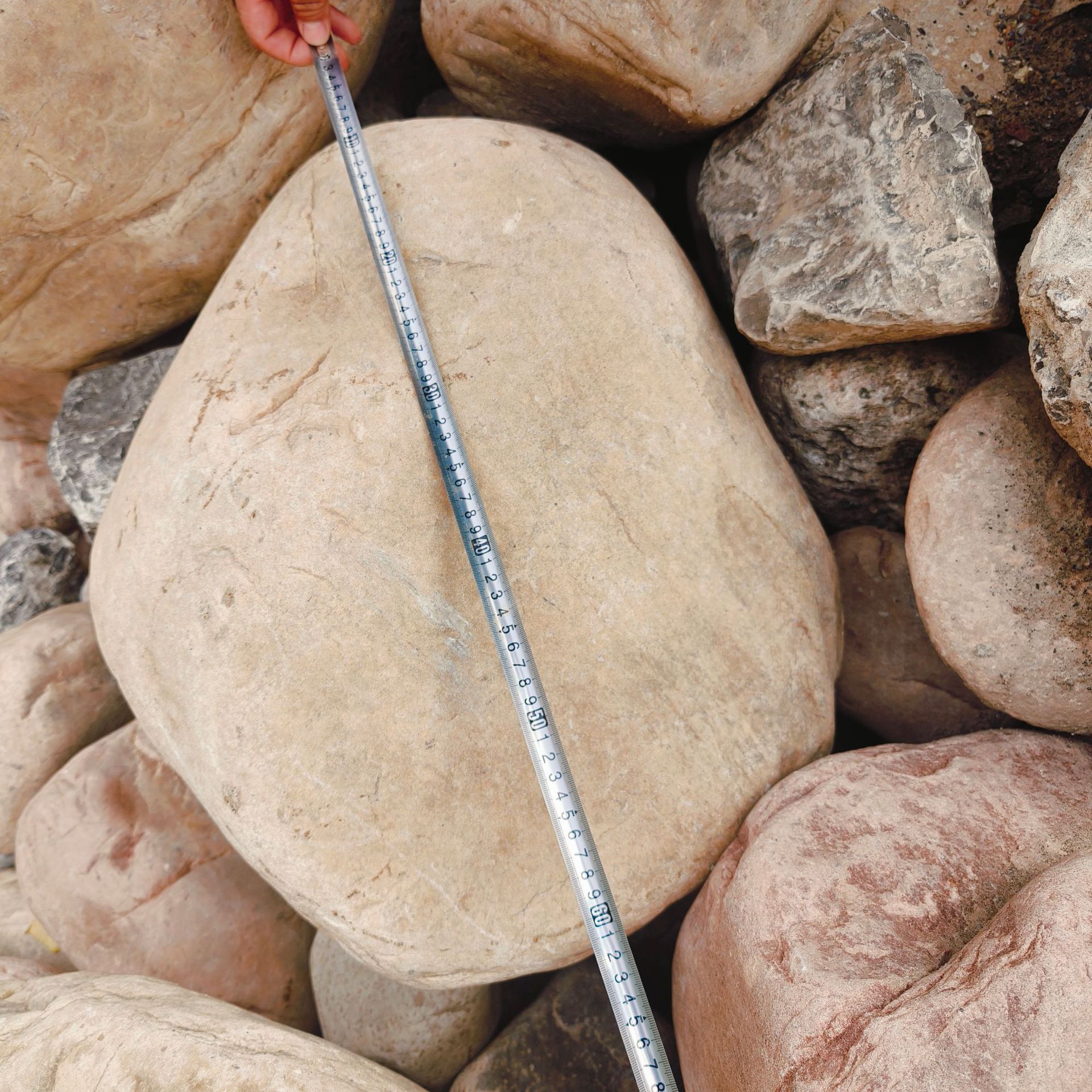 Direct shipment from the source of natural large pebbles, pebbles for river slope protection, large pebbles for substations, in stock Application Scenario